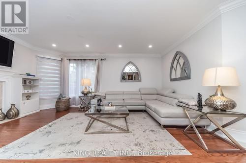 1427 Grossi Street, Mississauga, ON - Indoor Photo Showing Living Room