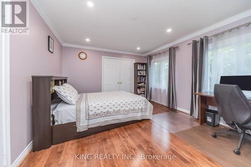 1427 Grossi Street, Mississauga, ON - Indoor Photo Showing Bedroom