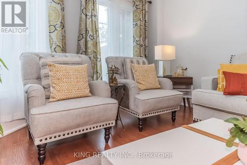 1427 Grossi Street, Mississauga, ON - Indoor Photo Showing Living Room