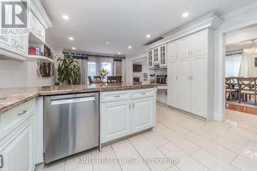 1427 Grossi Street, Mississauga, ON - Indoor Photo Showing Kitchen