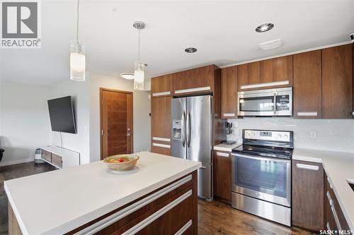 422 Pichler Crescent, Saskatoon, SK - Indoor Photo Showing Kitchen With Stainless Steel Kitchen
