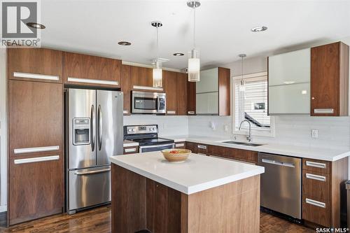 422 Pichler Crescent, Saskatoon, SK - Indoor Photo Showing Kitchen With Stainless Steel Kitchen With Double Sink With Upgraded Kitchen