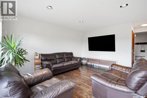 422 Pichler Crescent, Saskatoon, SK - Indoor Photo Showing Living Room