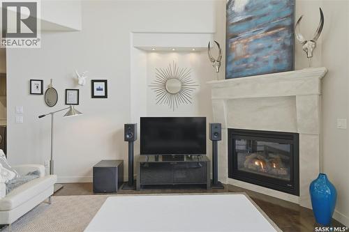 735 Wright Crescent, Saskatoon, SK - Indoor Photo Showing Living Room With Fireplace