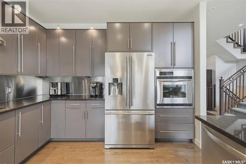 735 Wright Crescent, Saskatoon, SK - Indoor Photo Showing Kitchen With Stainless Steel Kitchen
