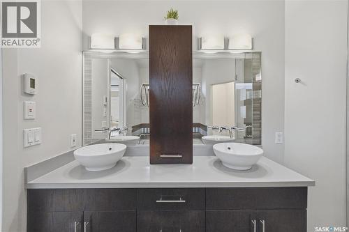 735 Wright Crescent, Saskatoon, SK - Indoor Photo Showing Bathroom