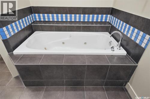 735 Wright Crescent, Saskatoon, SK - Indoor Photo Showing Bathroom