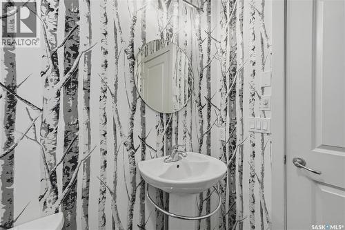 735 Wright Crescent, Saskatoon, SK - Indoor Photo Showing Bathroom
