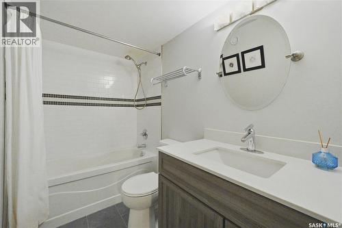 735 Wright Crescent, Saskatoon, SK - Indoor Photo Showing Bathroom