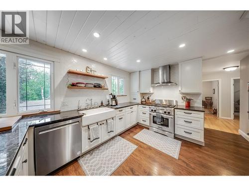314 Webster Road, Fruitvale, BC - Indoor Photo Showing Kitchen With Upgraded Kitchen