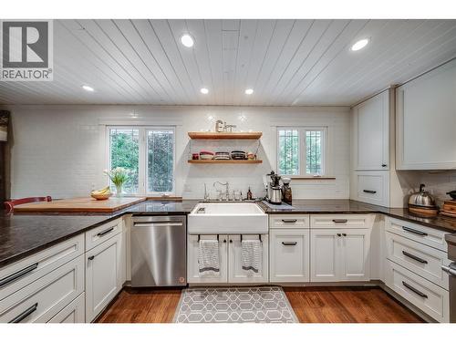 314 Webster Road, Fruitvale, BC - Indoor Photo Showing Kitchen