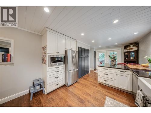 314 Webster Road, Fruitvale, BC - Indoor Photo Showing Kitchen With Upgraded Kitchen