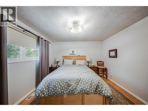 314 Webster Road, Fruitvale, BC - Indoor Photo Showing Bedroom