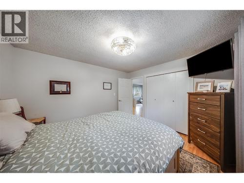 314 Webster Road, Fruitvale, BC - Indoor Photo Showing Bedroom