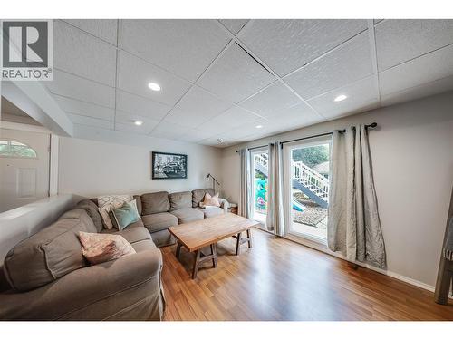 314 Webster Road, Fruitvale, BC - Indoor Photo Showing Living Room