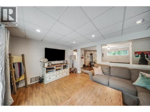 314 Webster Road, Fruitvale, BC - Indoor Photo Showing Living Room