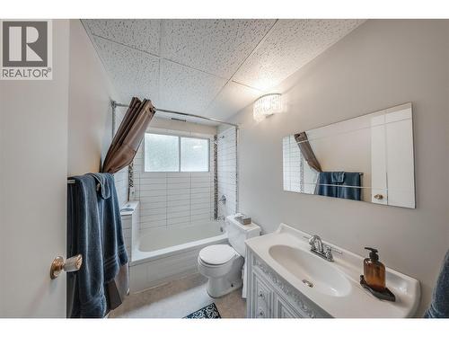 314 Webster Road, Fruitvale, BC - Indoor Photo Showing Bathroom