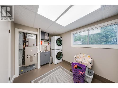 314 Webster Road, Fruitvale, BC - Indoor Photo Showing Laundry Room