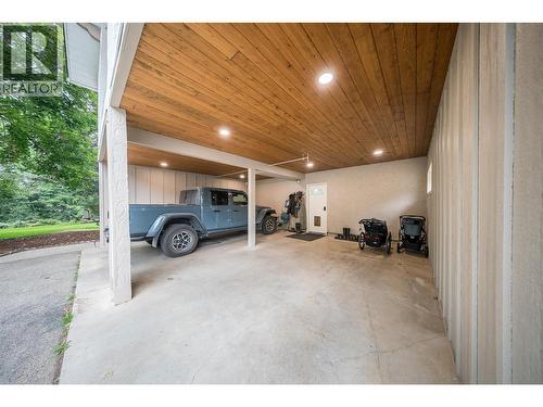 314 Webster Road, Fruitvale, BC - Indoor Photo Showing Garage