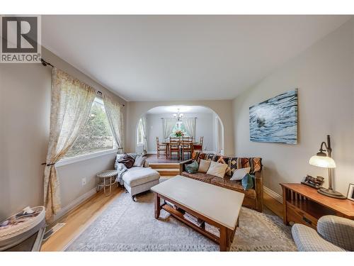 314 Webster Road, Fruitvale, BC - Indoor Photo Showing Living Room
