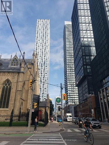 4905 - 252 CHURCH STREET , Toronto, Ontario M5B 0E6 2