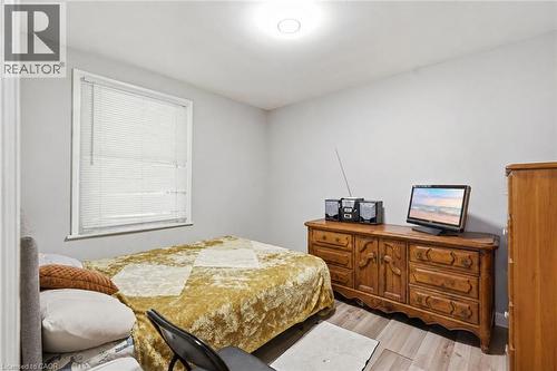 35 Centennial Parkway S, Hamilton, ON - Indoor Photo Showing Bedroom