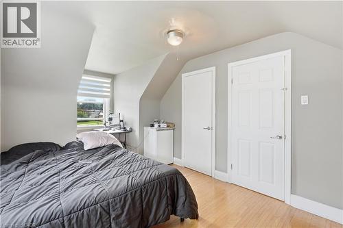 35 Centennial Parkway S, Hamilton, ON - Indoor Photo Showing Bedroom