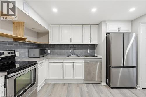 35 Centennial Parkway S, Hamilton, ON - Indoor Photo Showing Kitchen
