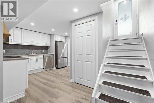 35 Centennial Parkway S, Hamilton, ON - Indoor Photo Showing Kitchen