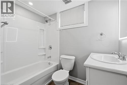 35 Centennial Parkway S, Hamilton, ON - Indoor Photo Showing Bathroom