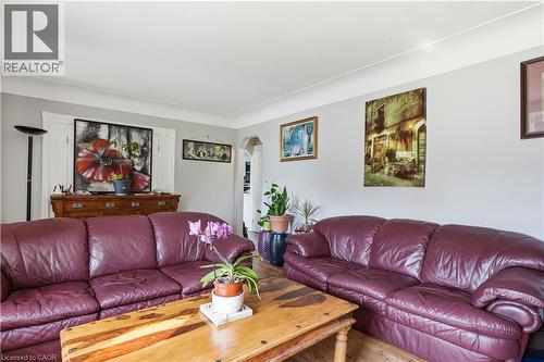 35 Centennial Parkway S, Hamilton, ON - Indoor Photo Showing Living Room