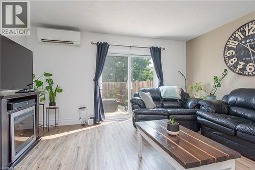 90 Ferman Drive Unit# 5, Guelph, ON - Indoor Photo Showing Living Room