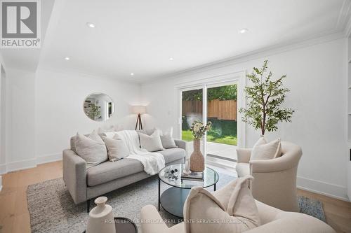 1379 Christina Court, Burlington, ON - Indoor Photo Showing Living Room