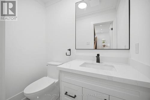 1379 Christina Court, Burlington, ON - Indoor Photo Showing Bathroom