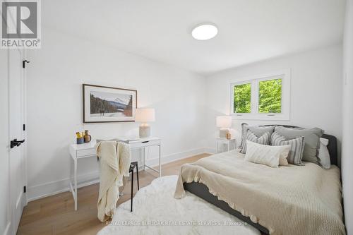 1379 Christina Court, Burlington, ON - Indoor Photo Showing Bedroom