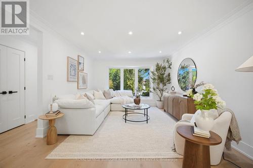1379 Christina Court, Burlington, ON - Indoor Photo Showing Living Room