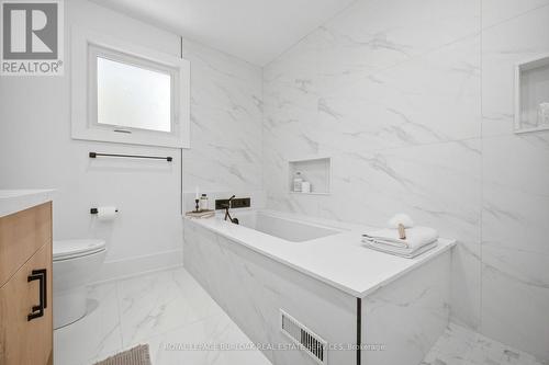 1379 Christina Court, Burlington, ON - Indoor Photo Showing Bathroom