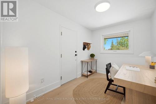 1379 Christina Court, Burlington, ON - Indoor