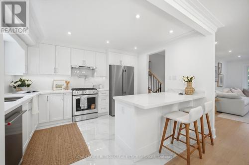 1379 Christina Court, Burlington, ON - Indoor Photo Showing Kitchen With Upgraded Kitchen