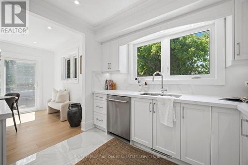 1379 Christina Court, Burlington, ON - Indoor Photo Showing Kitchen