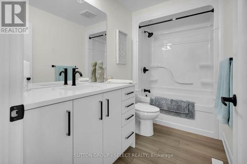 42 Lucas Road, St. Thomas, ON - Indoor Photo Showing Bathroom