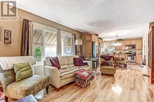 84 Redan Street, St. Thomas, ON - Indoor Photo Showing Living Room