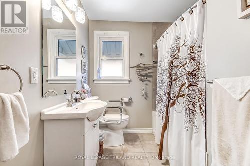 84 Redan Street, St. Thomas, ON - Indoor Photo Showing Bathroom