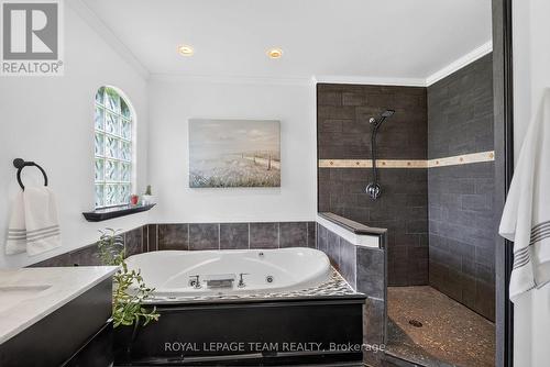 1550 Stanleyfield Crescent, Ottawa, ON - Indoor Photo Showing Bathroom