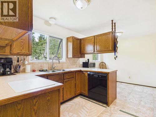 2360 Bailey Road, Williams Lake, BC - Indoor Photo Showing Kitchen With Double Sink