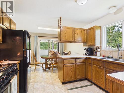 2360 Bailey Road, Williams Lake, BC - Indoor Photo Showing Kitchen With Double Sink