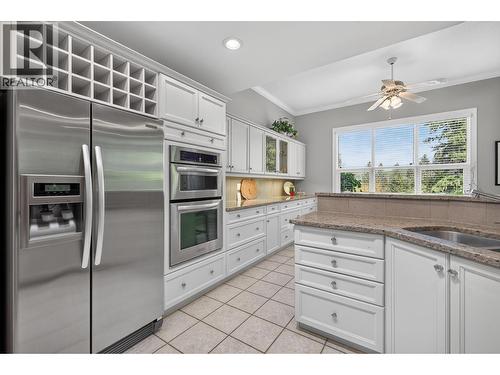 3901 Gallaghers Circle, Kelowna, BC - Indoor Photo Showing Kitchen