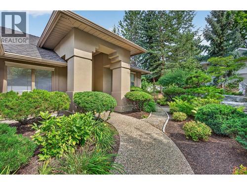 manicured landscape creates privacy - 3901 Gallaghers Circle, Kelowna, BC - Outdoor