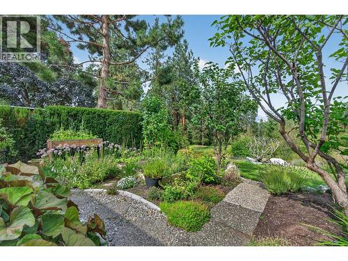 3901 Gallaghers Circle, Kelowna, BC - Outdoor