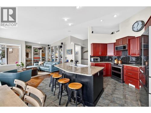 2213 Waddington Court Unit# 3, Kelowna, BC - Indoor Photo Showing Kitchen With Upgraded Kitchen